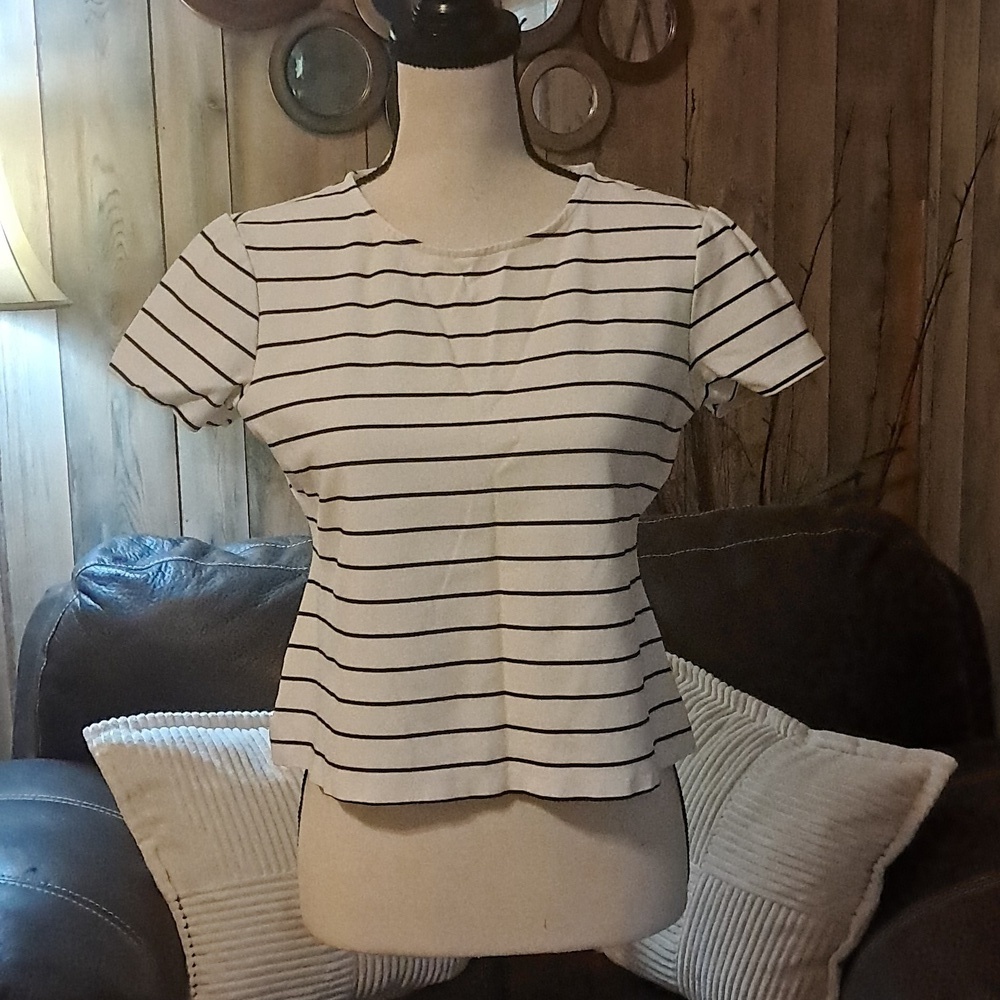 Adrienne Vittadini Black & White Striped Crew Neck Cropped Short Sleeve Top L